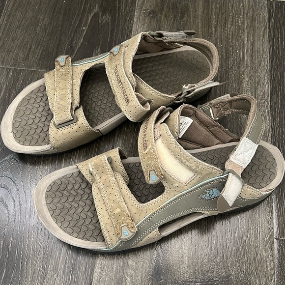 Women’s North Face sandals - Picture 1 of 8
